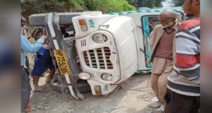 हिमाचल प्रदेश के चंबा में दुर्घटनाग्रस्त हुआ एक मालवाहक वाहन