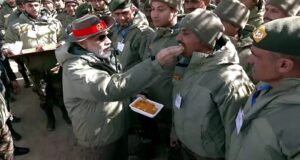 पुलिस व सेना को भी अपना परिवार मानते हुए मनाई दीपावली