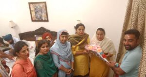 ਆਦਰਸ਼ ਸਕੂਲ ਦੀ ਮੈਨੇਜਮੈਂਟ ਵੱਲੋਂ ਐਮਐਲਏ ਨਰਿੰਦਰ ਕੌਰ ਭਰਾਜ ਨਾਲ ਕੀਤੀ ਮੁਲਾਕਾਤ