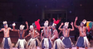 गुजरात के सिद्धि धमाल नृत्य में खूब बटोरी तालियां