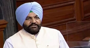 सांसद औजला पोलैंड हुए रवाना