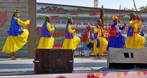 कश्मीर के धमाली नृत्य ने क्राफ्ट्स बाजार में मचाया धमाल