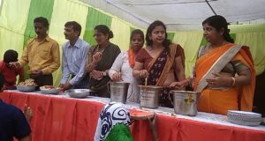 महावीर स्वामी की जयंती पर बागपत शहर में लगा विशाल भंडारा