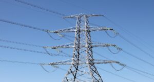 तीन सौ यूनिट फ्री बिजली तो क्या देनी, लोगों को पैसे दे कर भी नहीं मिल रही बिजली: जंगी लाल महाजन