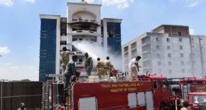 आग बुझाने फायर ब्रिगेड लेकर पहुंची विधायिका मौके पर