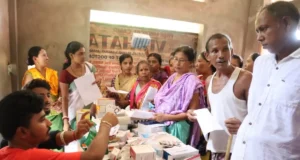 हरवा बीत में चर्म रोगों के इलाज के लिए लगाया गया कैंप