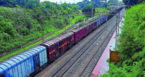 रेल यात्रियों ने महत्तवपूर्ण ट्रेनों के दसूहा में ठहराव संबंधी खन्ना को सौंपा ज्ञापन