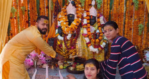 प्राचीन शीतला माता मन्दिर में चल रहे निर्माण कार्य में प्रवासी भारतीय रणजीत सिंह ने किया सहयोग