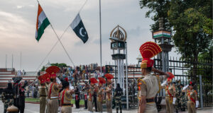 सरहद पार लगे पोस्टर : हिंदुओ धर्म छोड़ो या पाकिस्तान, एक माह का अल्टीमेटम