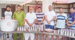 भीषण गर्मी में राहत पहुंचाने के लिए श्रीराधा कृष्ण गांव तगड़ खुर्द मन्दिर कमेटी द्वारा लगाई गई छबील