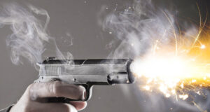 बटाला में शिवसेना नेता के शोरूम में घुस बदमाशों ने की ताबड़तोड़ फायरिंग, ग्राहक बनकर आए थे