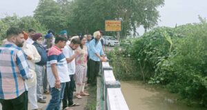 विधायक कर्मबीर सिंह घुम्मन और डिप्टी कमिश्नर कोमल मित्तल ने किया दसूहा के प्रभावित गांवों का दौरा