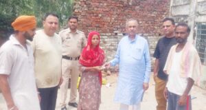 विधायक जंगीलाल ने घर की छत बनाने के लिए परिवार को दी आर्थिक सहायता