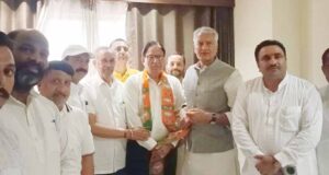 कांग्रेस को लगा बड़ा झटका, हाथ झटक फूल के हुए रमेश वर्मा