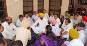 मंत्री कुलदीप धालीवाल ने अमेरिका में अलग-अलग हादसों में मारे गए मुकेरियां के युवकों के घर पहुंचकर किया परिजनों से दुख का प्रकटावा