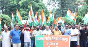 प्रधानमंत्री नरेंद्र मोदी के घर घर तिरंगा प्रोग्राम से युवाओं में भारी उत्साह : अविनाश राय खन्ना