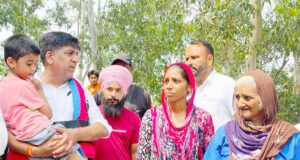 बचाव कार्य के लिए खुद मैदान में उतरे कैबिनेट मंत्री जिंपा