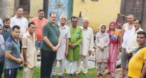 विधवा का गिरा मकान, रघुनाथ राणा दो दिन में बनाएंगे शैड