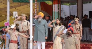 ਅਜ਼ਾਦੀ ਦਿਹਾੜੇ ਮੌਕੇ ਸਪੀਕਰ ਕੁਲਤਾਰ ਸਿੰਘ ਸੰਧਵਾਂ ਨੇ ਹੁਸ਼ਿਆਰਪੁਰ ’ਚ ਲਹਿਰਾਇਆ ਤਿਰੰਗਾ