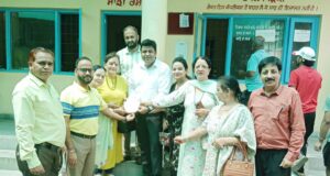 ਬ੍ਰਾਂਚ ਮੈਨੇਜਰ ਐਚਡੀਐਫਸੀ ਬੈਂਕ ਆਦਮਵਾਲ ਨੇ ਰੈੱਡ ਕਰਾਸ ਦੇ ‘ਸਾਂਝੀ ਰਸੋਈ’ ਪ੍ਰੋਜੈਕਟ ’ਚ ਪਾਇਆ ਯੋਗਦਾਨ