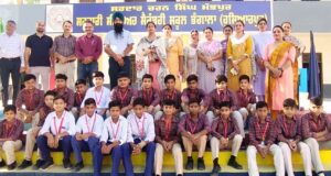 सरकारी सीनियर सेकेंडरी स्कूल भंगाला में सम्मानित किये गए शिक्षक व विद्यार्थी