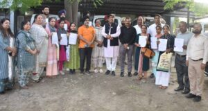 ਮੰਤਰੀ ਨੇ ਆਮ ਆਦਮੀ ਕਲੀਨਿਕਾਂ ਲਈ 10 ਫਾਰਮੇਸੀ ਅਫਸਰਾਂ ਅਤੇ ਕਲੀਨਿਕਲ ਸਹਾਇਕਾਂ ਨੂੰ ਨਿਯੁਕਤੀ ਪੱਤਰ ਦਿੱਤੇ