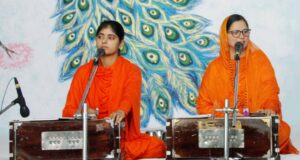 दिव्य ज्योति जागृती संस्थान द्वारा स्थानीय आश्रम में भजन संकीर्तन का आयोजन किया गया कार्यक्रम