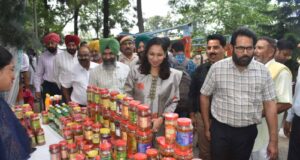 किसान मेले में किसानों को नई कृषि तकनीकों से करवाया परिचित