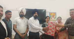 जज बनी रवनीत कौर को किया बार एसोसिएशन के सदस्यों ने सम्मानित