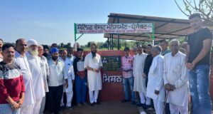 श्मशान भूमि में स्नानगृह का किया उद्घाटन