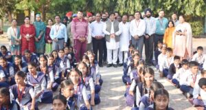 बच्चों के साथ बच्चा बनकर बाल दिवस कार्यक्रम में शामिल हुए मंत्री जिंपा