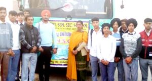 ਸਰਕਾਰੀ ਸੀ.ਸੈ ਸਕੂਲ ਲੱਖਪੁਰ ਦੇ ਵਿਦਿਆਰਥੀ ਅੰਮ੍ਰਿਤਸਰ ਟੂਰ ਲਈ ਰਵਾਨਾ