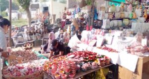 ਐਂਤਕੀ ਦੀਵਾਲੀ ਮੌਕੇ ਮਿੱਟੀ ਦੇ ਦੀਵਿਆਂ ਦੀ ਖਰੀਦਦਾਰੀ ਪ੍ਰਤੀ ਵਧਿਆ ਲੋਕਾਂ ਦਾ ਰੁਝਾਨ