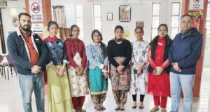 आईटी विभाग की टीम के साथ प्रिंसीपल डॉ.शबनम कौर, डॉयरेक्टर डॉ.मानव सैनी, राजेश कुमार और फैकल्टी मेंबर