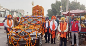 नगर कीर्तन दौरान सुन्दर सजी पालकी साहिब