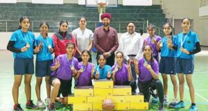 बास्केटबाल में स्टेट गोल्ड मैडल जीतने वाली खिलाडिय़ों को सचदेवा ने दिए स्पोर्ट्स शूज