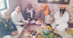 मूर्ति प्रतिष्ठापना दिवस पर लगाया भंडारा