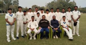 विजेता टीम के साथ टीम कोच व अन्य