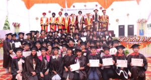 ਡਿਗਰੀ ਵੰਡ ਸਮਾਗਮ ਵਿੱਚ ਮੁੱਖ ਮਹਿਮਾਨ ਡਾਕਟਰ ਜਗਤ ਭੂਸ਼ਨ, ਐਡਵੋਕੇਟ ਲਾਜਵੰਤ ਵਿਰਕ, ਚੇਅਰਮੈਨ ਸਰਦਾਰ ਰਵਿੰਦਰ ਸਿੰਘ ਚੱਕ ਮੈਂਬਰ ਐਸਜੀਪੀਸੀ, ਸਰਦਾਰ ਸਤਪਾਲ ਸਿੰਘ ,ਸਰਦਾਰ ਬਿਕਰਮਜੀਤ ਸਿੰਘ ,ਪ੍ਰਿੰਸੀਪਲ ਡਾਕਟਰ ਕਰਮਜੀਤ ਕੌਰ ਬਰਾੜ ਅਤੇ ਹੋਰ