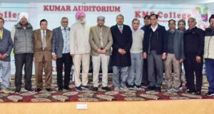 बैठक दौरान आरएस लद्धड़, कर्नल जोगिंदर लाल शर्मा, चौधरी कुमार सैनी, सतीश कालिया, दिलबाग हुंदल व अन्य सदस्य