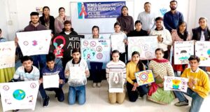 प्रतियोगिता के दौरान विजेताओं के साथ प्रिंसीपल शबनम कौर, मानव सैनी व फैकल्टी सदस्य