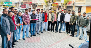 युवा मोर्चा जिलाध्यक्ष अश्वनी चौधरी के नेतृत्व में खुशी जताते भाजयुमो कार्यकर्ता