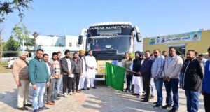 पंजाब एस.सी. विकास व वित्तिय कार्पोरेशन के चेयरमैन ने चब्बेवाल से श्रद्धालुओं की बस को दिखाई हरी झंडी