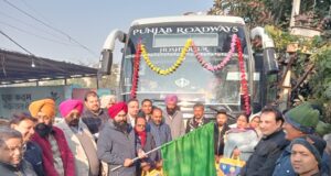 विधायक उड़मुड़ ने श्रद्धालुओं की बस को दिखाई हरी झंडी