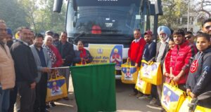 विधायक डाक्टर रवजोत ने विधान सभा शाम चौरासी के श्रद्धालुओं की बस को दिखाई हरी झंडी