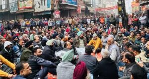 ਲੁੱਟ-ਖੋਹ ਦੀ ਵਾਰਦਾਤ ਨੂੰ ਲੈਕੇ ਵਪਾਰੀਆਂ ਵੱਲੋਂ ਰੋਸ ਮੁਜ਼ਾਹਰਾ