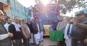 विधायक घुम्मण ने श्रद्धालुओं की बस को दिखाई हरी झंडी