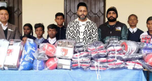 बॉक्सिंग की महिला खिलाडिय़ों को बांटी बॉक्सिंग किटें