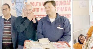 यूथ वायस फाऊंडेशन ने सप्ताहिक प्रोजैक्ट के तहत उपचाराधीन मरीजों को बांटा भोजन