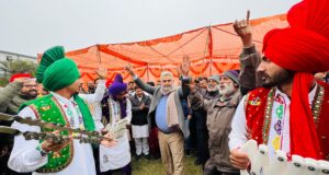 लोहड़ी समारोह में दिखी पंजाबी संस्कृति की झलक